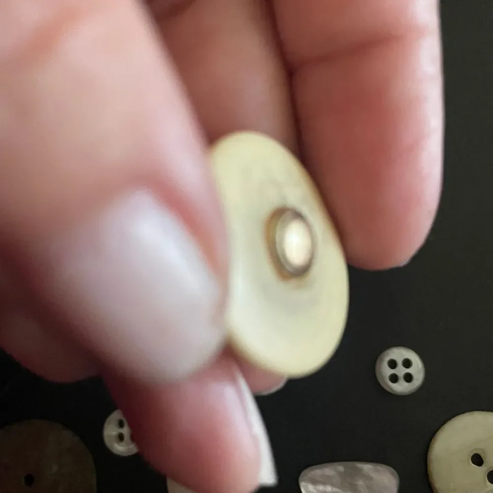 Lot sewing Clothing buttons abalone shell stone natural varied sizes cream white